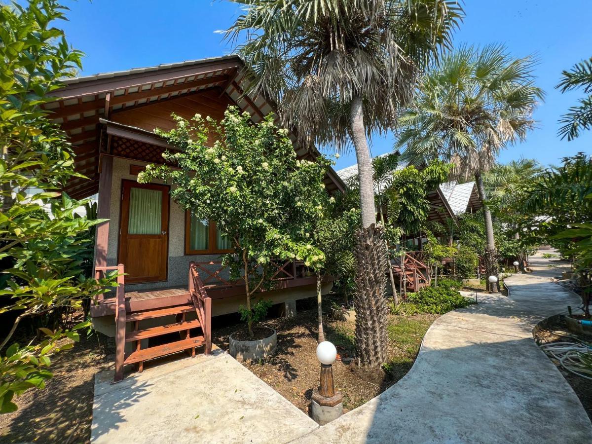 Baan Siriporn Resort Samut Songkhram Buitenkant foto