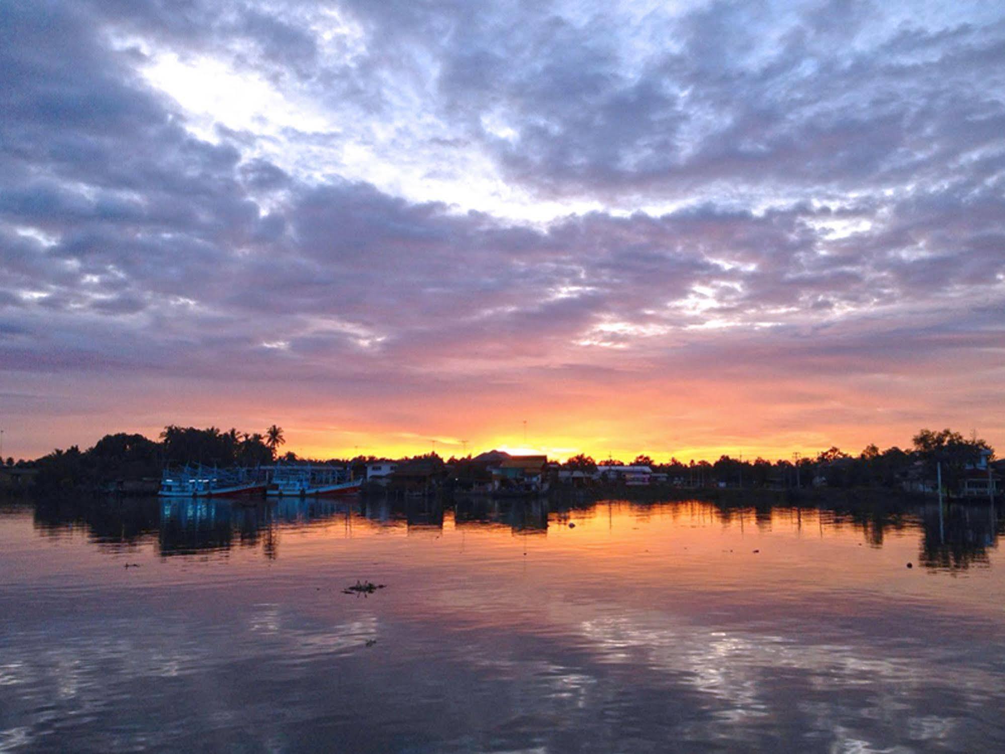 Baan Siriporn Resort Samut Songkhram Buitenkant foto
