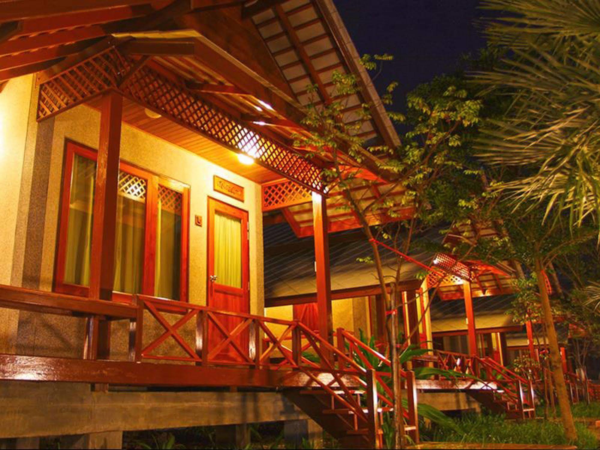 Baan Siriporn Resort Samut Songkhram Buitenkant foto