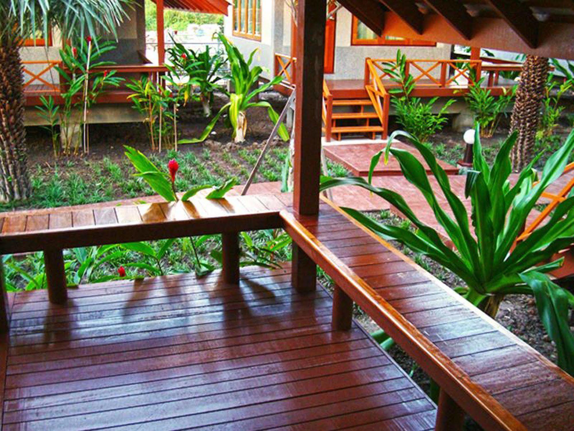 Baan Siriporn Resort Samut Songkhram Buitenkant foto