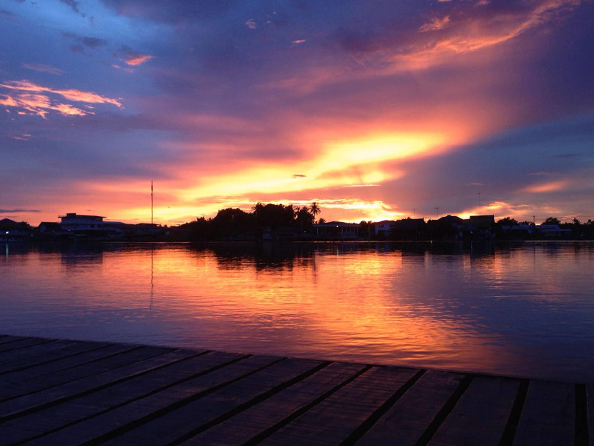 Baan Siriporn Resort Samut Songkhram Buitenkant foto