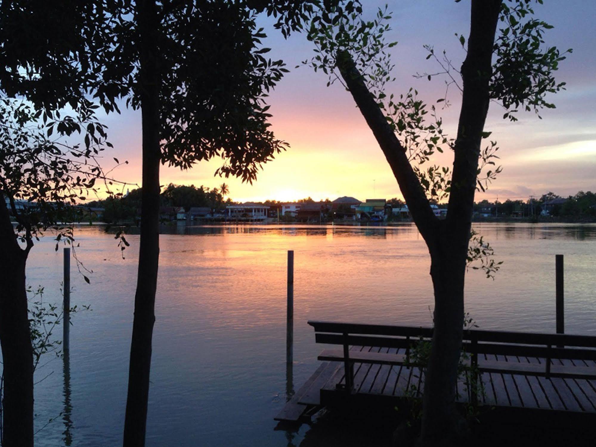 Baan Siriporn Resort Samut Songkhram Buitenkant foto